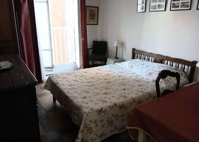 6 Pieces Pour 8 Pers. A St Raphael, Centre-ville Proche - Fr-1-226a-43