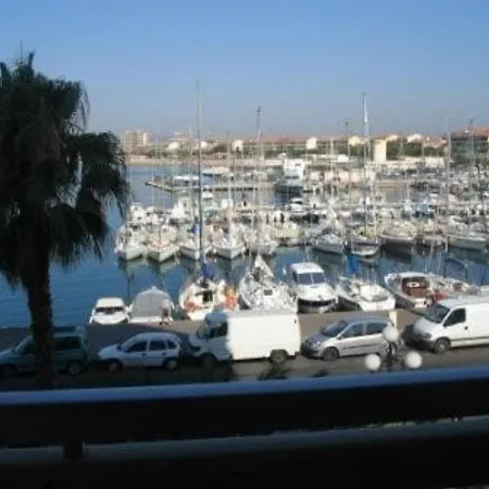 6 Pieces Pour 8 Pers. A St Raphael, Centre-ville Proche - Fr-1-226a-43