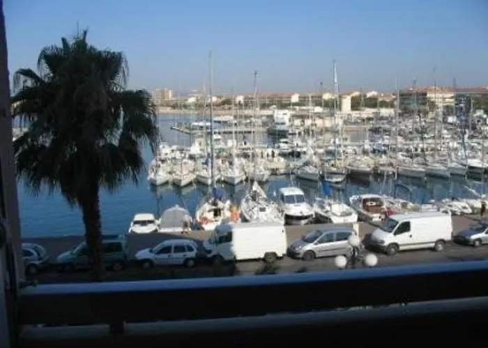 6 Pieces Pour 8 Pers. A St Raphael, Centre-ville Proche - Fr-1-226a-43